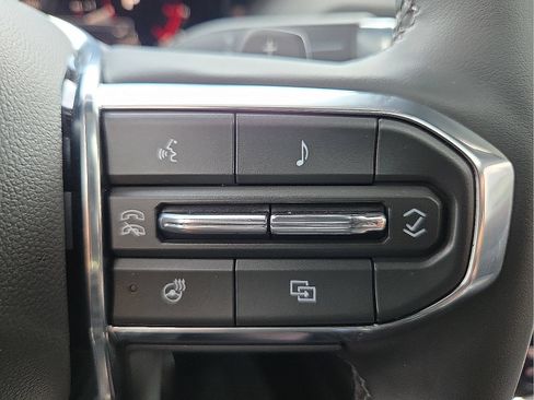 Used 2026 GMC Yukon Denali w/ Sun & Power Step Package AWD/4WD image 17