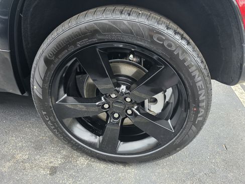 New 2026 Land Rover Defender 110 X-Dynamic SE image 9