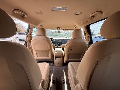 Used 2020 Kia Sedona LX FWD image 9