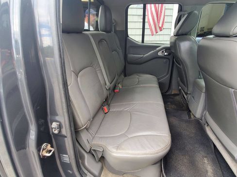 Used 2014 Nissan Frontier SL image 12