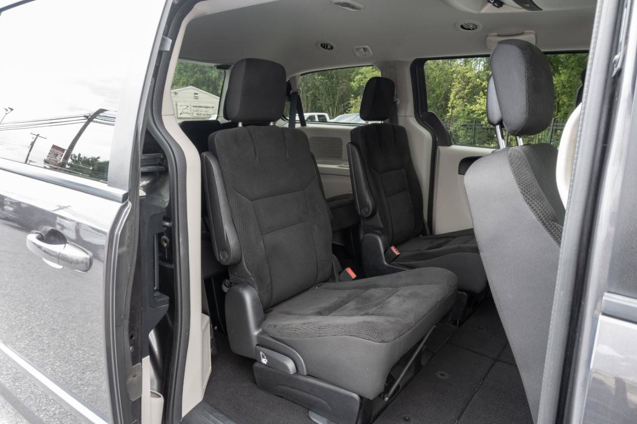 Used 2017 Dodge Grand Caravan SE w/ Power Window Group FWD image 32