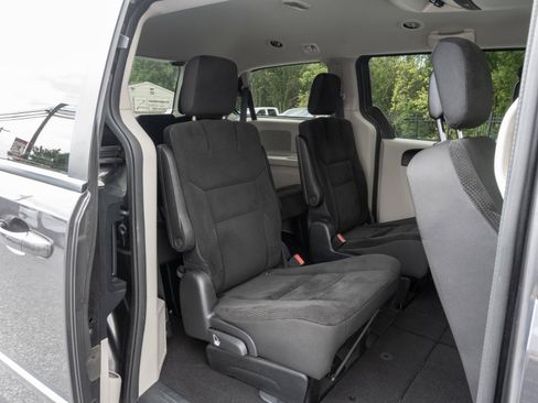 Used 2017 Dodge Grand Caravan SE w/ Power Window Group FWD image 32