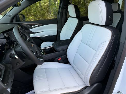 New 2026 Chevrolet Traverse High Country w/ LPO, Floor Liner Package FWD image 13