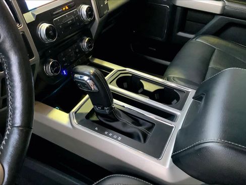 Used 2018 Ford F150 Lariat w/ Equipment Group 502A Luxury AWD/4WD image 16