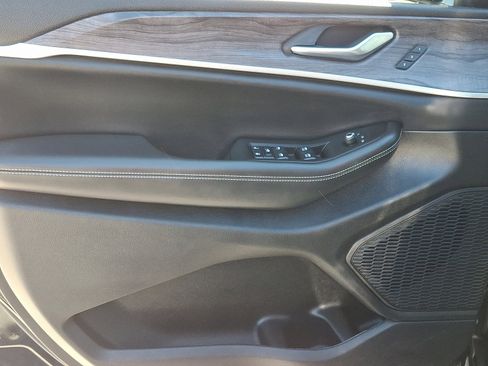 Used 2023 Jeep Grand Cherokee Limited image 13