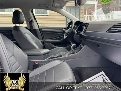 Used 2024 Volkswagen Jetta SE image 17