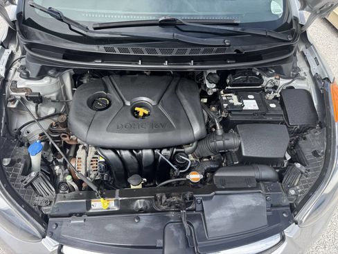 Used 2011 Hyundai Elantra GLS image 10
