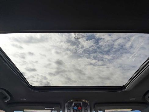 Used 2025 Jeep Grand Cherokee Limited w/ Luxury Tech Group II image 22