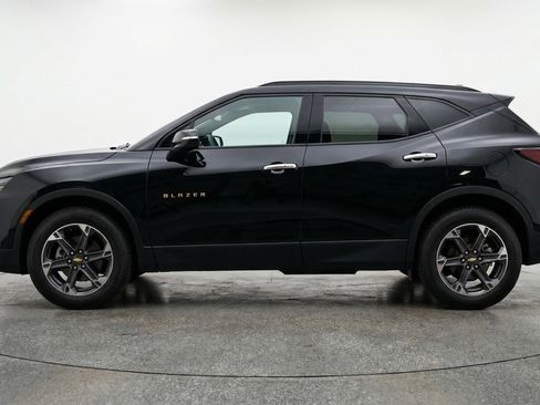 Used 2025 Chevrolet Blazer LT FWD image 5
