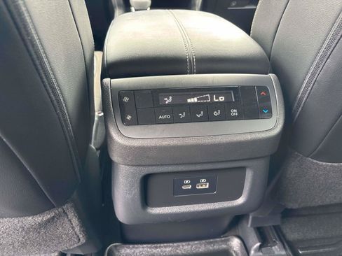 Used 2024 Nissan Pathfinder SL AWD/4WD image 10