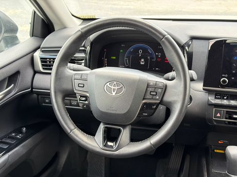 Used 2025 Toyota Camry LE w/ Convenience Package FWD image 24