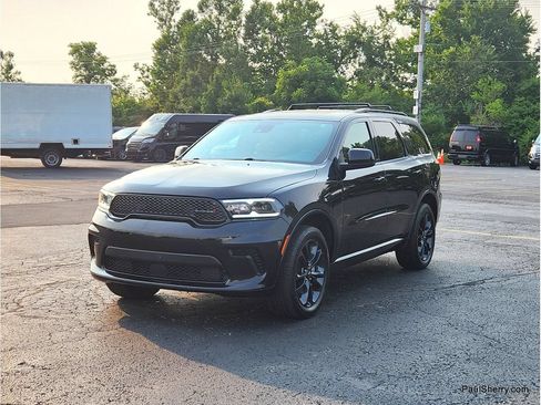 Used 2023 Dodge Durango SXT w/ SXT Blacktop Group AWD/4WD image 16