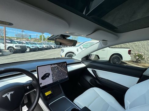 Used 2021 Tesla Model 3 Long Range image 16