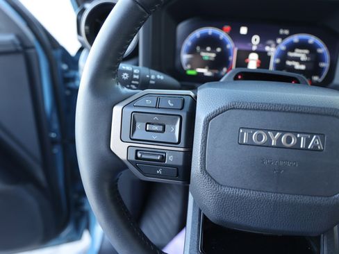 Used 2025 Toyota Land Cruiser image 18