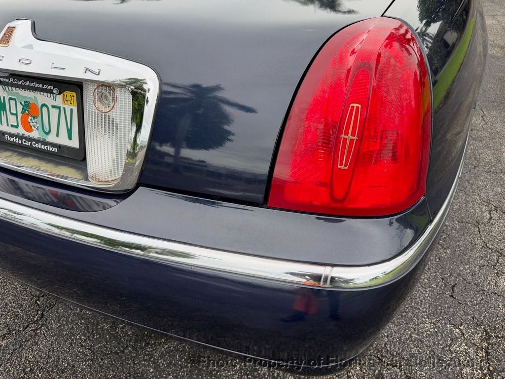 Used 1999 Lincoln Town Car Signature RWD image 22