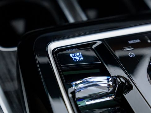 New 2026 BMW 740i xDrive w/ Premium Package image 22