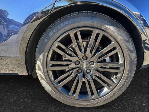 Used 2019 Land Rover Discovery HSE image 14