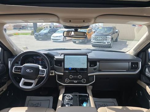Used 2023 Ford Expedition XLT image 16