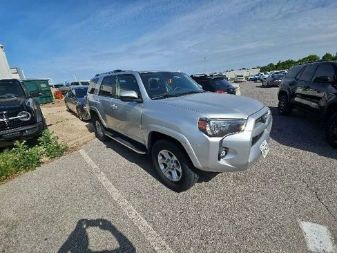 Used 2022 Toyota 4Runner SR5 AWD/4WD image 1