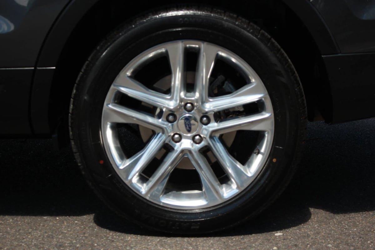 Used 2017 Ford Explorer Limited w/ Class II Trailer Tow Package AWD/4WD image 30