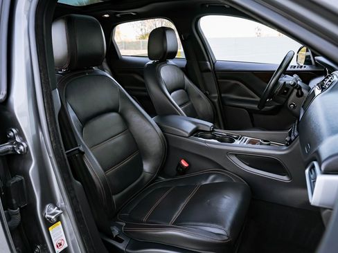 Used 2017 Jaguar F-PACE Prestige image 23