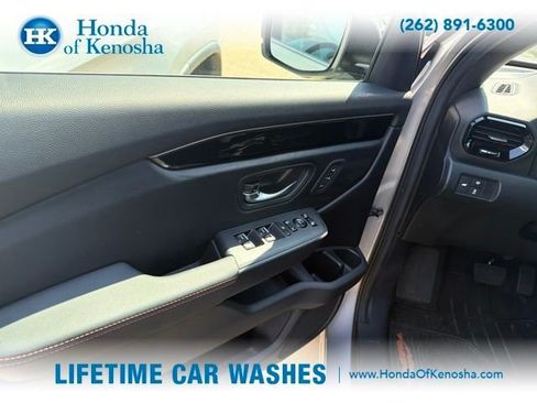Used 2025 Honda Pilot TrailSport image 4