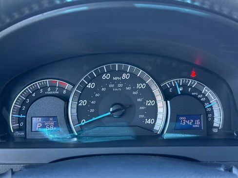 Used 2012 Toyota Camry SE w/ Leather Pkg FWD image 17