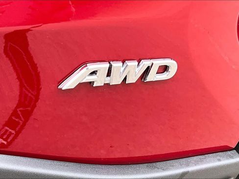 Used 2025 Toyota RAV4 XLE image 31