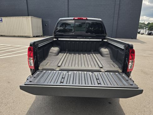 Used 2021 Nissan Frontier SV w/ Midnight Edition Floor Mats AWD/4WD image 12