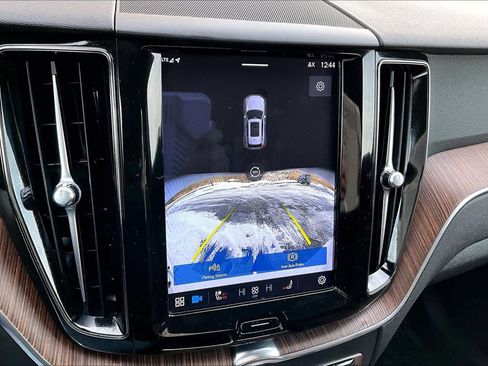 Used 2022 Volvo XC60 B5 Momentum image 28