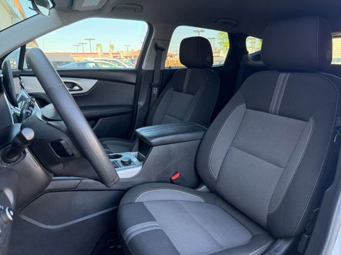 Used 2025 Chevrolet Blazer LT image 37