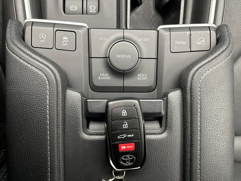 Used 2024 Toyota Grand Highlander AWD image 25