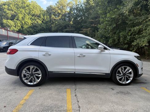 Used 2018 Lincoln MKX Reserve w/ Driver Assistance Package FWD image 2