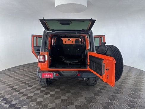 Used 2018 Jeep Wrangler Unlimited Sahara image 13