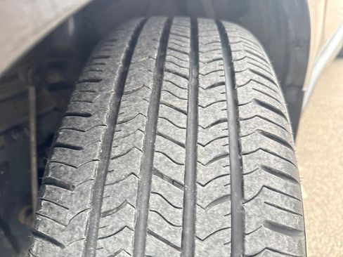 Used 2021 Toyota C-HR LE image 40