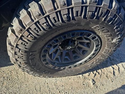 Used 2015 Jeep Wrangler Unlimited Rubicon image 19