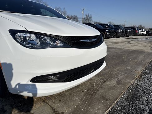 New 2026 Chrysler Voyager LX image 2