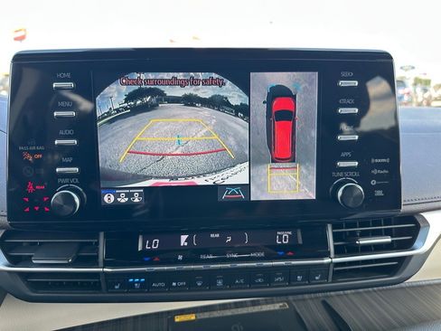 Used 2024 Toyota Sienna Platinum image 24