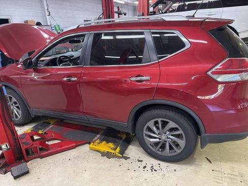 Used 2015 Nissan Rogue SL w/ SL Premium Package image 4