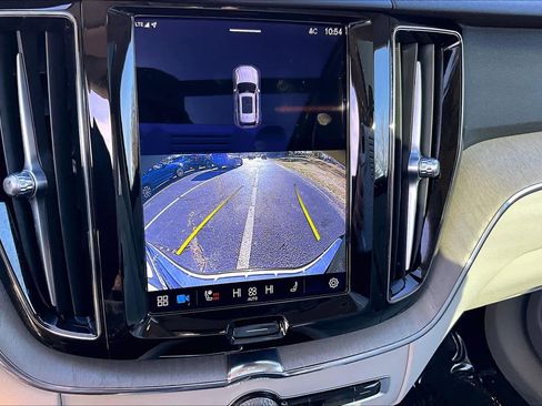 Certified 2023 Volvo XC60 B5 Plus w/ Climate Package image 26