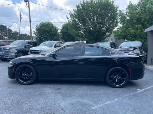 Used 2017 Dodge Charger R/T w/ Navigation & Travel Group RWD image 9