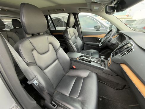 Used 2021 Volvo XC90 T6 Momentum image 24