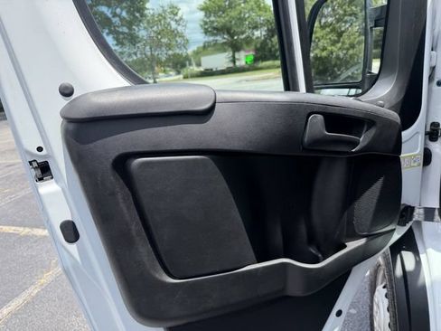 Used 2025 RAM ProMaster 2500 w/ Convenience Group FWD image 9