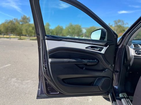 Used 2015 Cadillac SRX Luxury w/ Driver Awareness Package FWD image 9