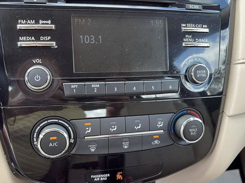 Used 2017 Nissan Rogue S AWD/4WD image 18