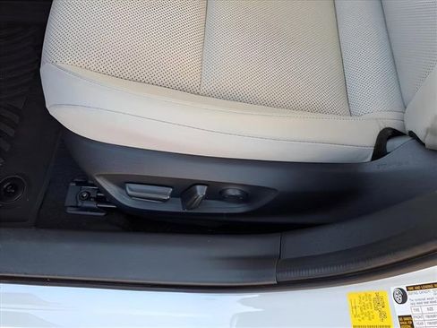 Used 2023 Toyota Prius XLE image 19