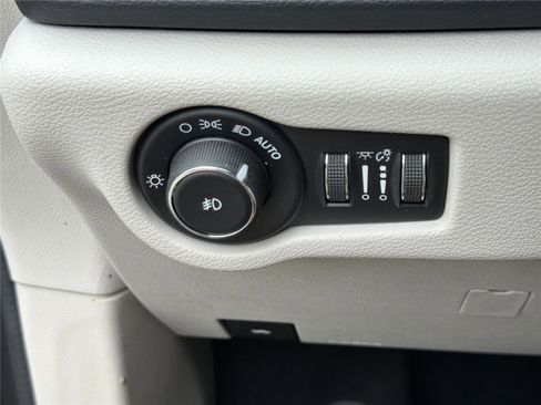 Used 2018 Chrysler Pacifica Touring-L Plus FWD image 13