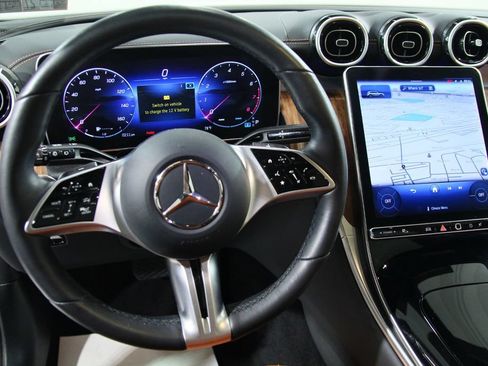 Used 2024 Mercedes-Benz GLC 300 4MATIC image 20