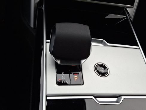 New 2025 Land Rover Range Rover SE image 12