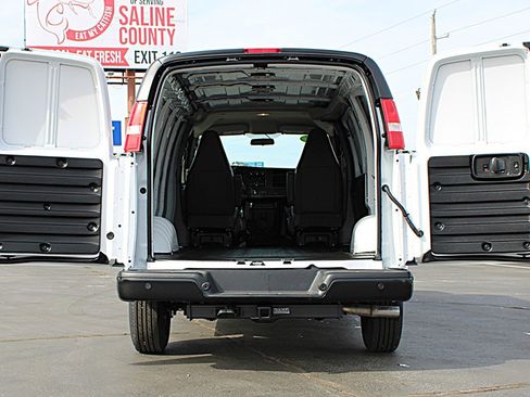 Used 2025 GMC Savana 2500 w/ Driver Convenience Package image 11